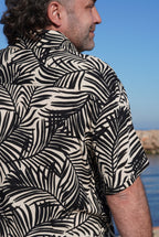 Camisa Negra Hojas