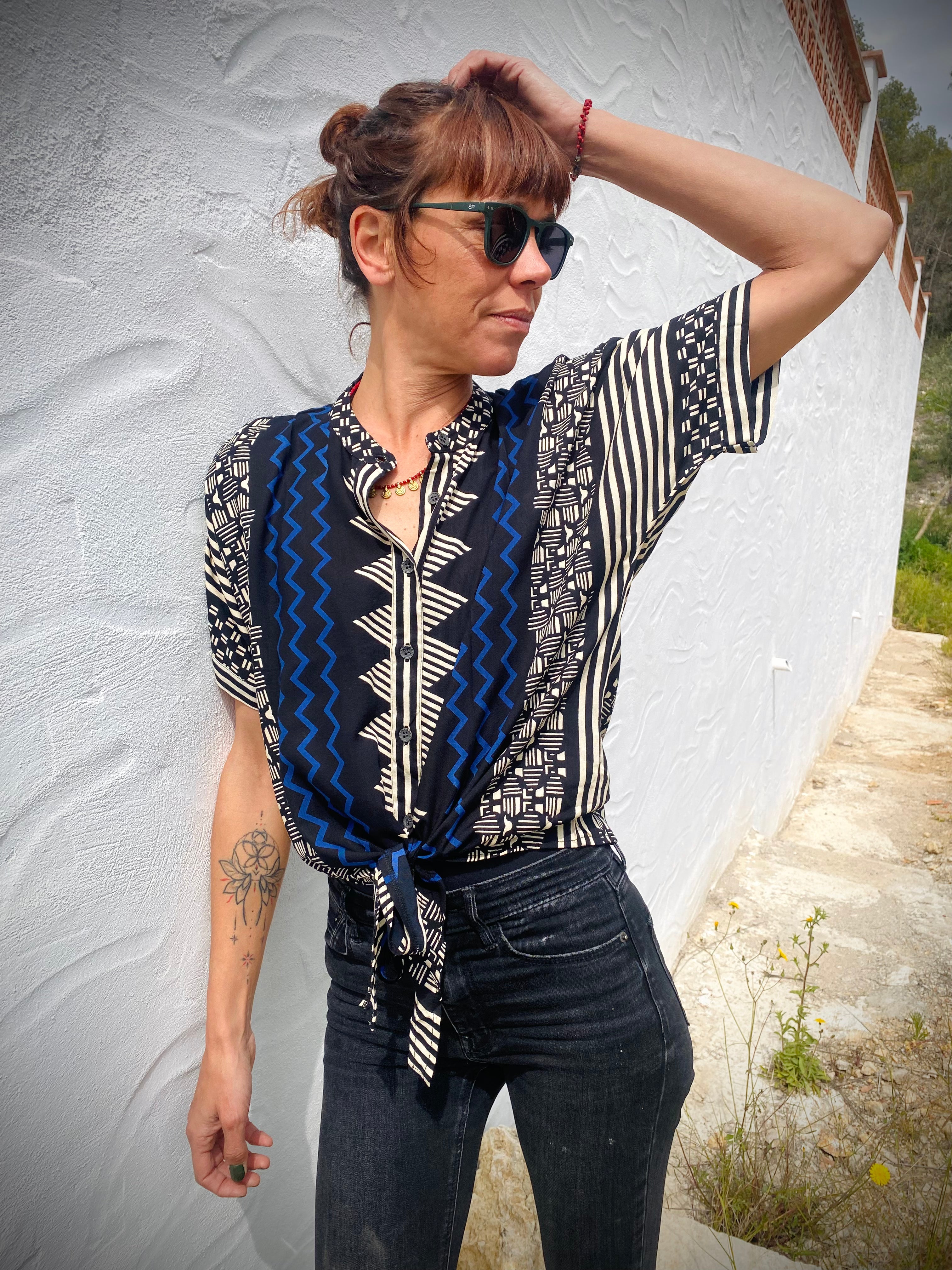 Camisa Mao Triangulo Azul