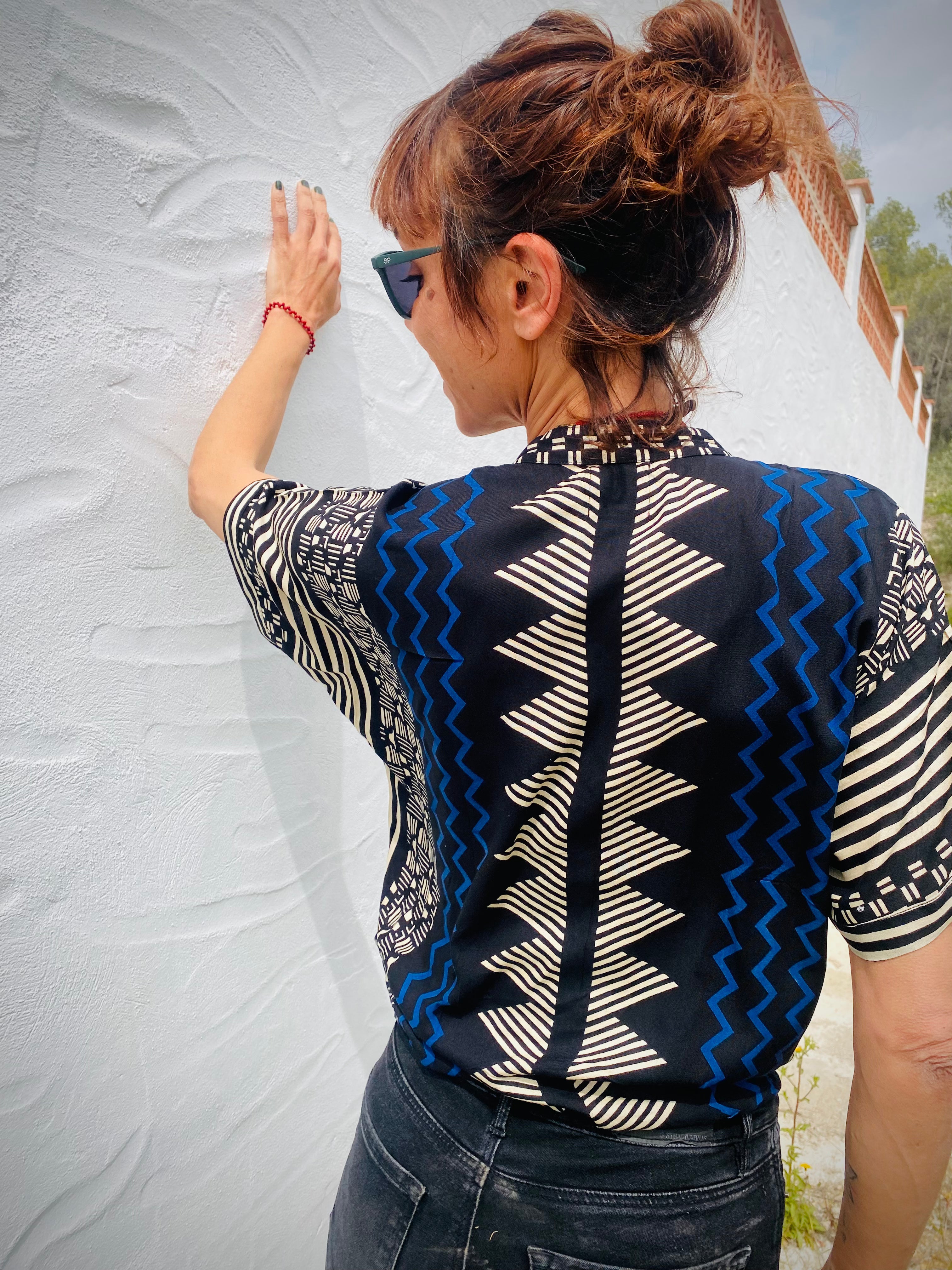 Camisa Mao Triangulo Azul